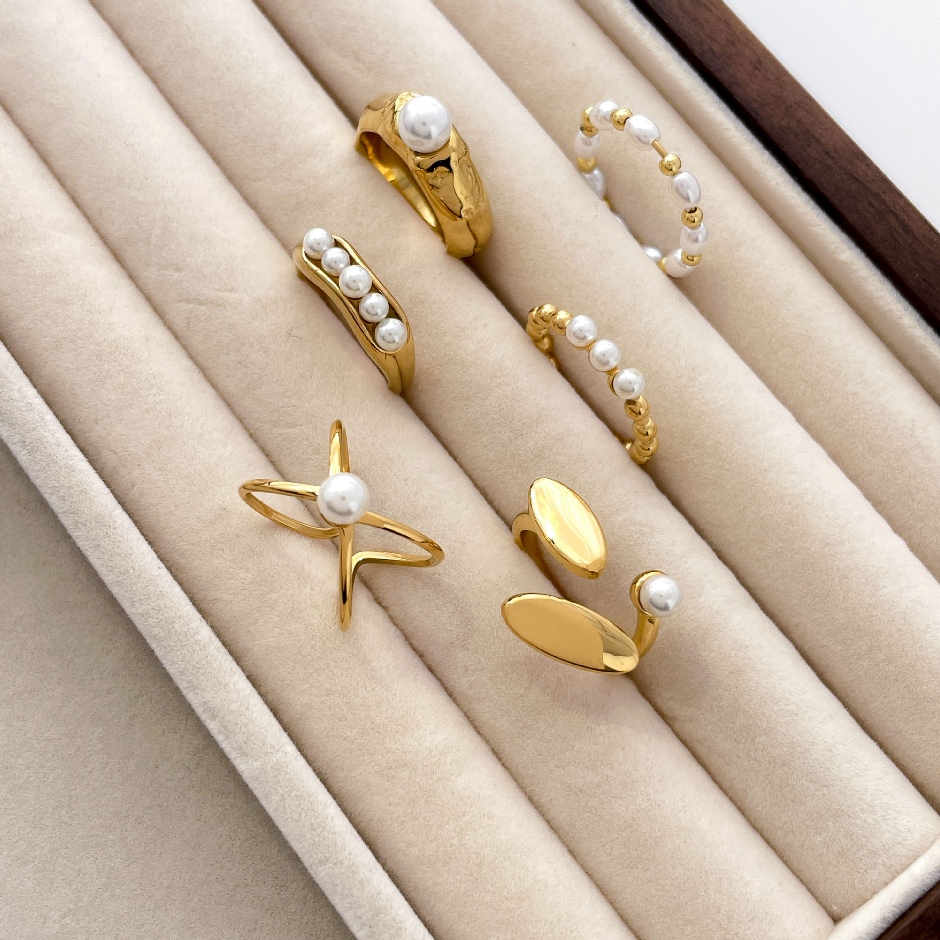 9g Weight Pearl Inlay Material Rings Classification 6, 7, 8 Ring Size 1 Piece Quantity Holiday, Daily Occasion Titanium Steel Material Geometric Pattern Women's Gender Inlay Design Retro, French Style Style Wholesale Jewelry Retro French Style Geometric Titanium Steel Pearl Inlay Rings 无