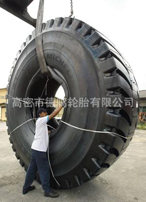 Suministro de maquinaria de Ingeniería de la antorcha neumático 36.00-51 neumático de camión volquete