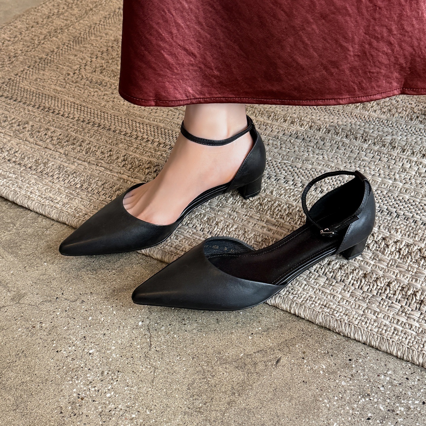 Sandal nữ mũi nhọn quai ngang gót vuông 3,5 cm phong cách Hàn Quốc — đen