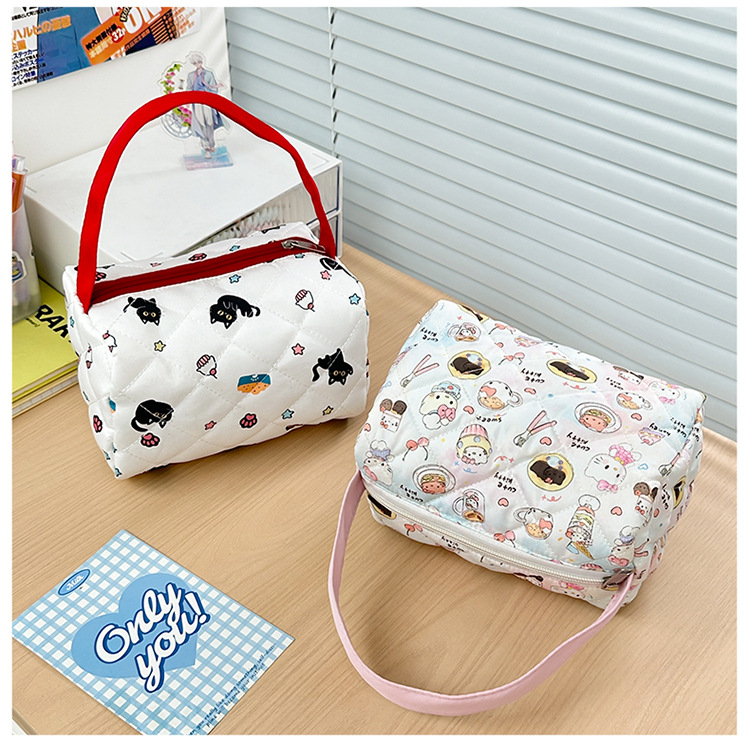 Japanese-style cartoon cat makeup bag with high appearance standards, a three-dimensional large-capacity travel storage bag for girls to wash up when going out, a trendy hand undefined