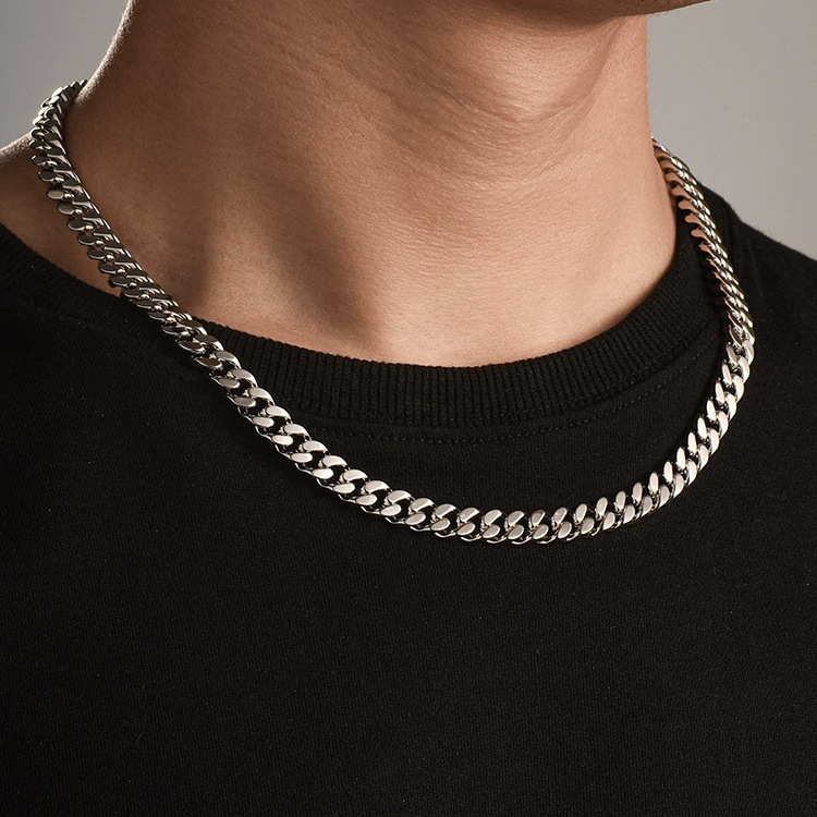 Collier cubain en acier titane 2026 pour homme, polyvalent, inaltérable, original, personnalisable, simple et tendance. Chaîne clavicule pour homme._voghion.com