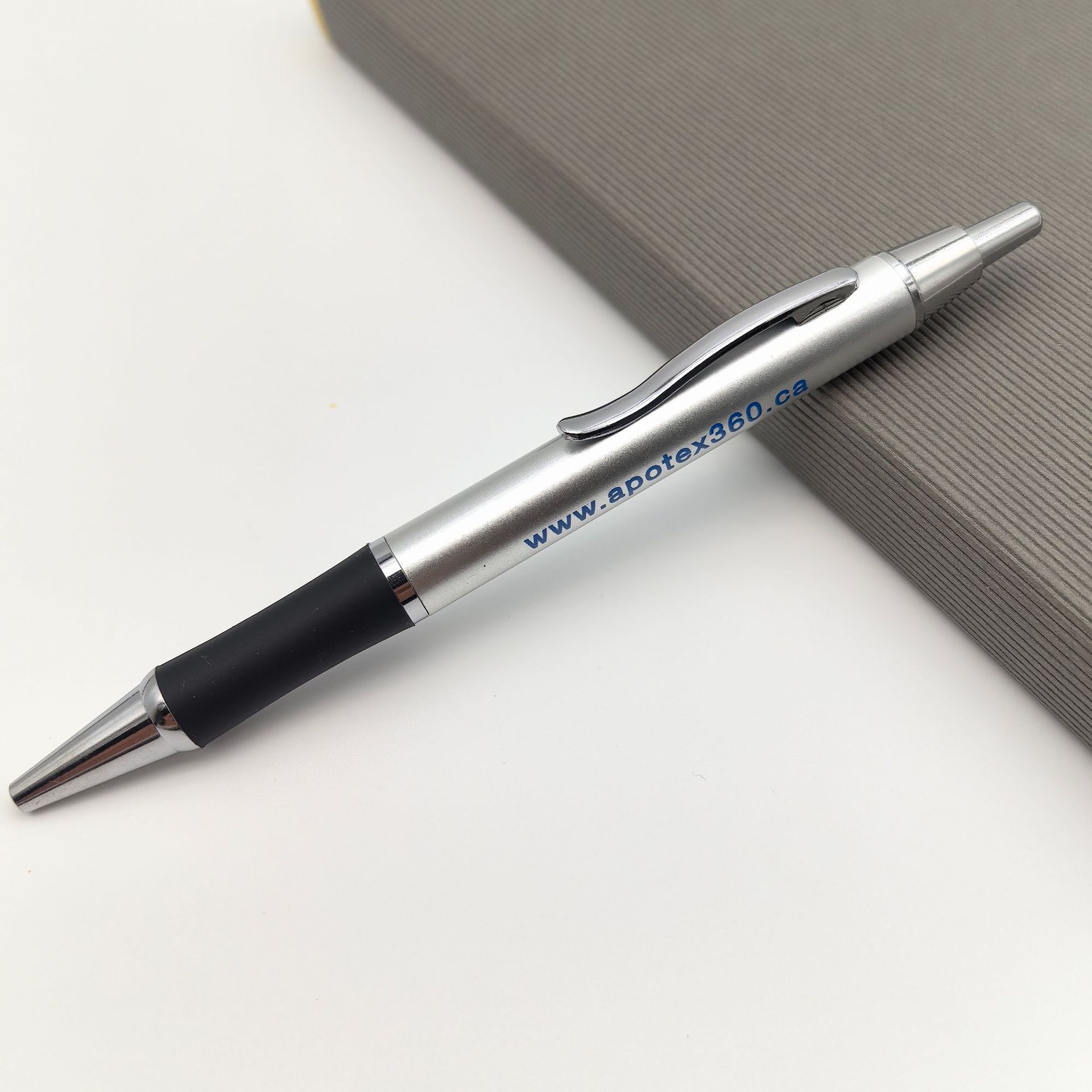 Metal personalizado pulsador antideslizante silicona cubierta bolígrafo bolígrafo de regalo de negocios bolígrafo de firma bolígrafo de conferencia