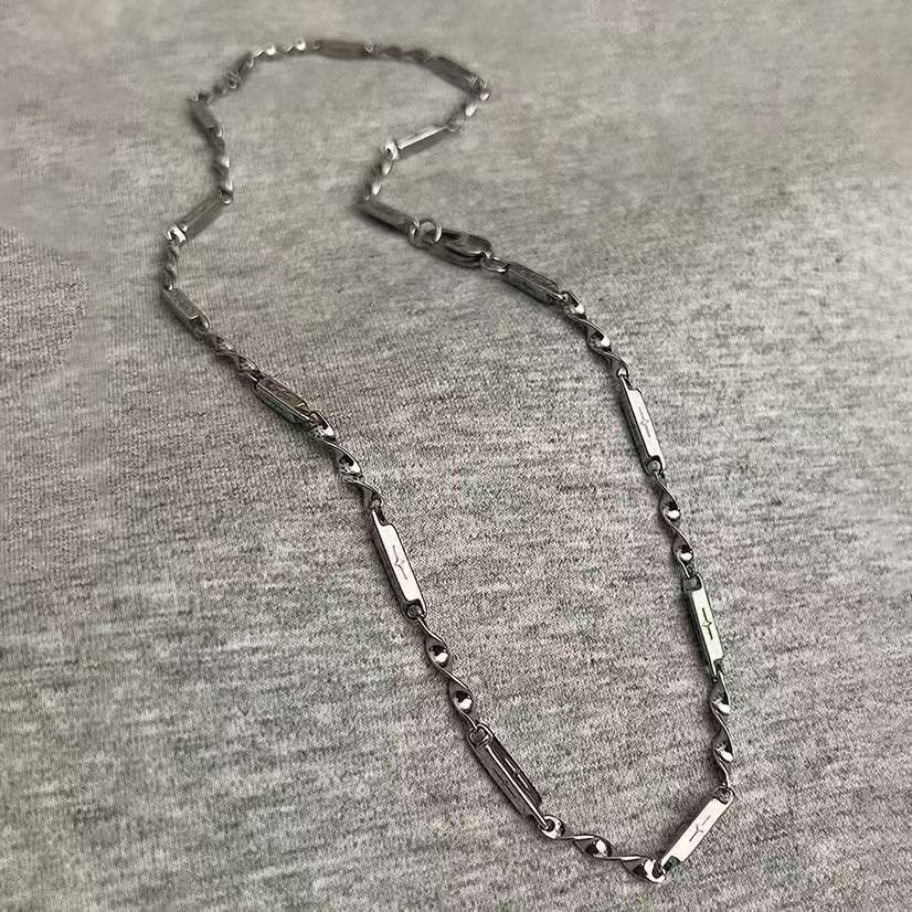 Minimalist Titanium Steel Mobius Strip Necklace For Couple_voghion.com