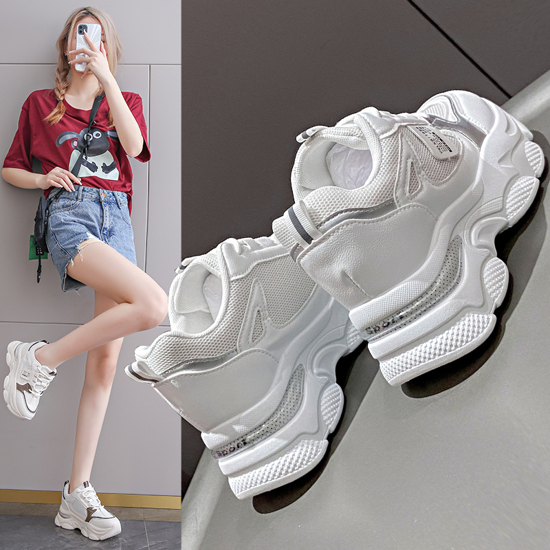 Zapatos respirables de tela de tela de fondo grueso para mujeres 2025, nuevos zapatos deportivos casuales de primavera y verano para mujeres.