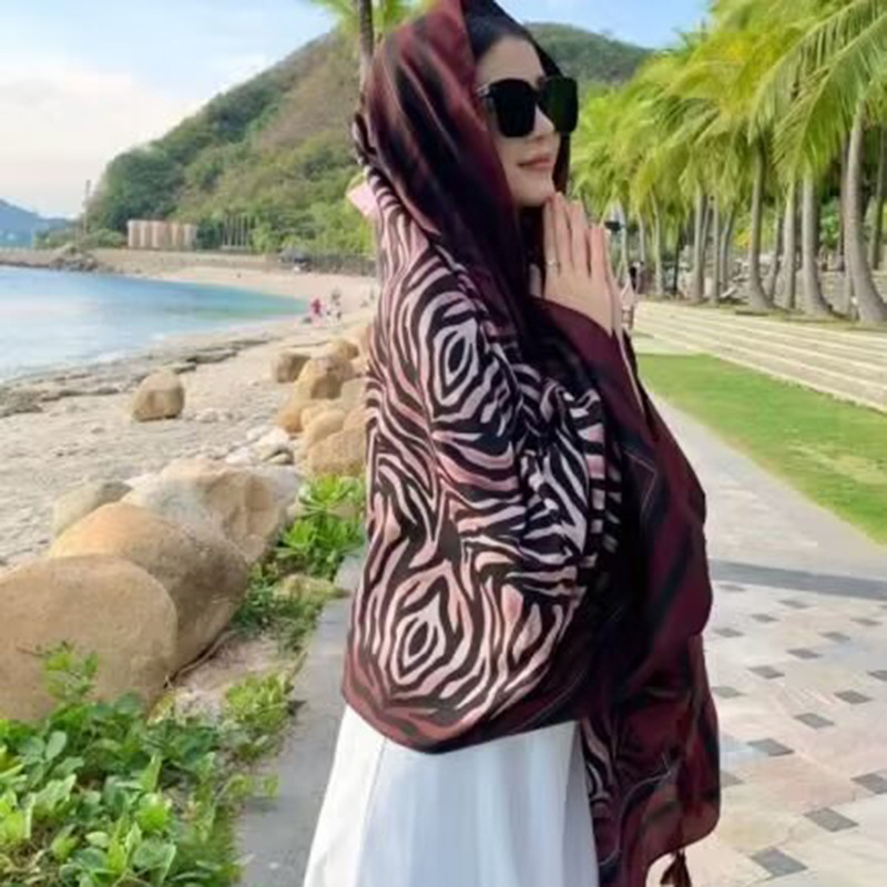 Sopa de satén de twill para mujeres 2025 bufandas de viento nacional de verano tibetanas bufandas de seda protector solar lago Qinghai turismo foto toalla de playa