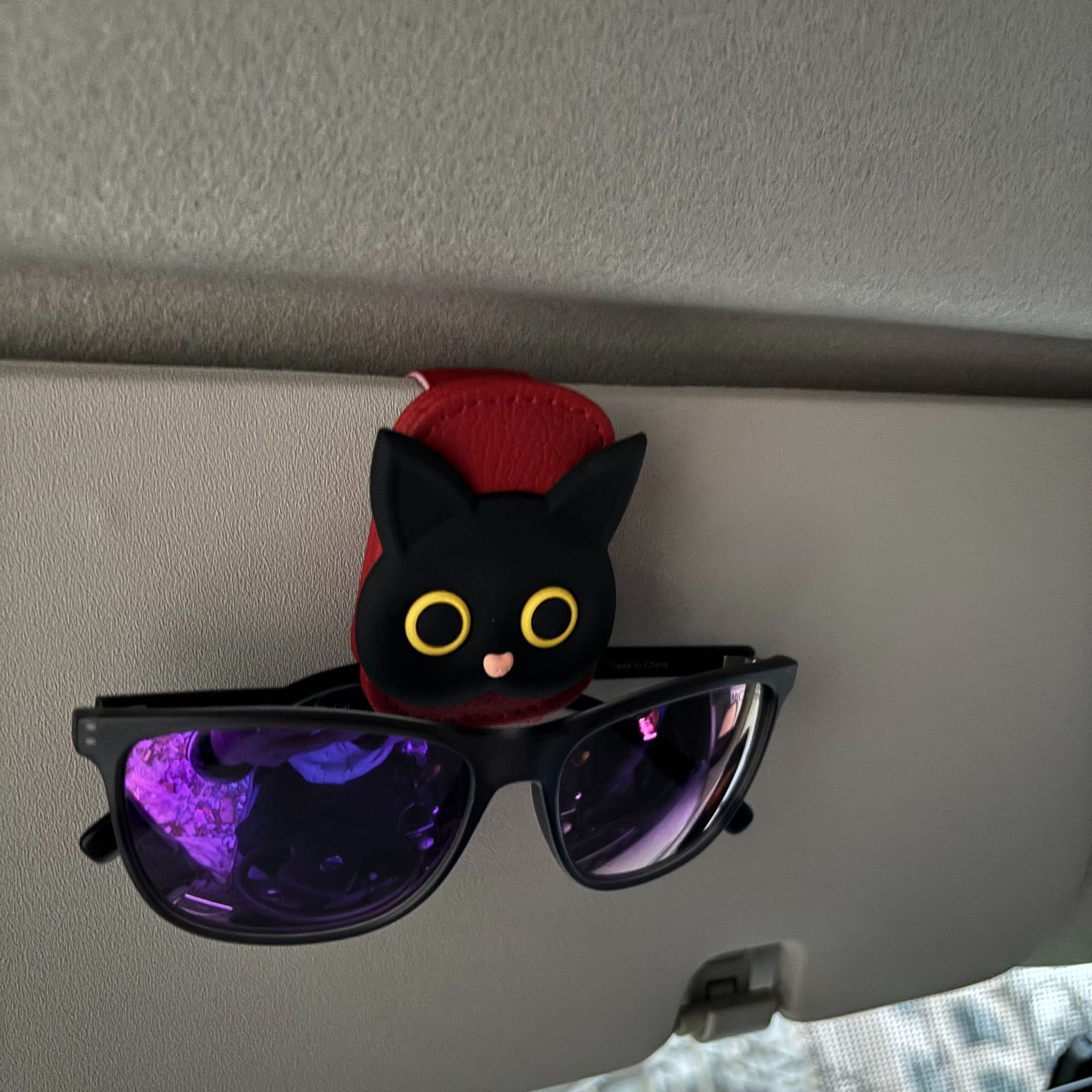 검은 고양이【빨간색】