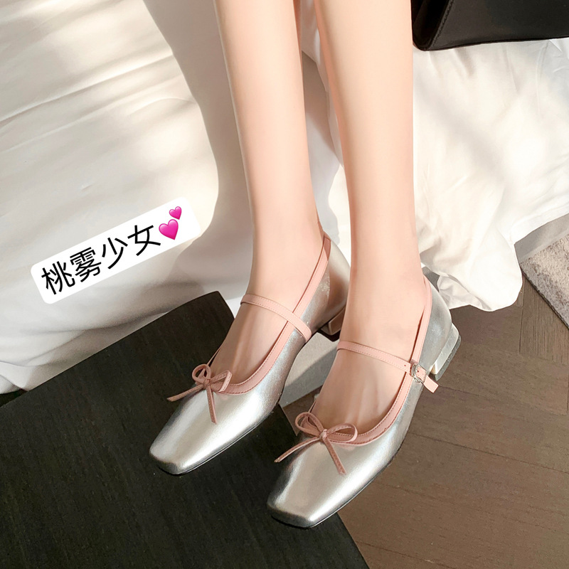 Cute two-tone Mary Jane shoes with bow low-cut square toe