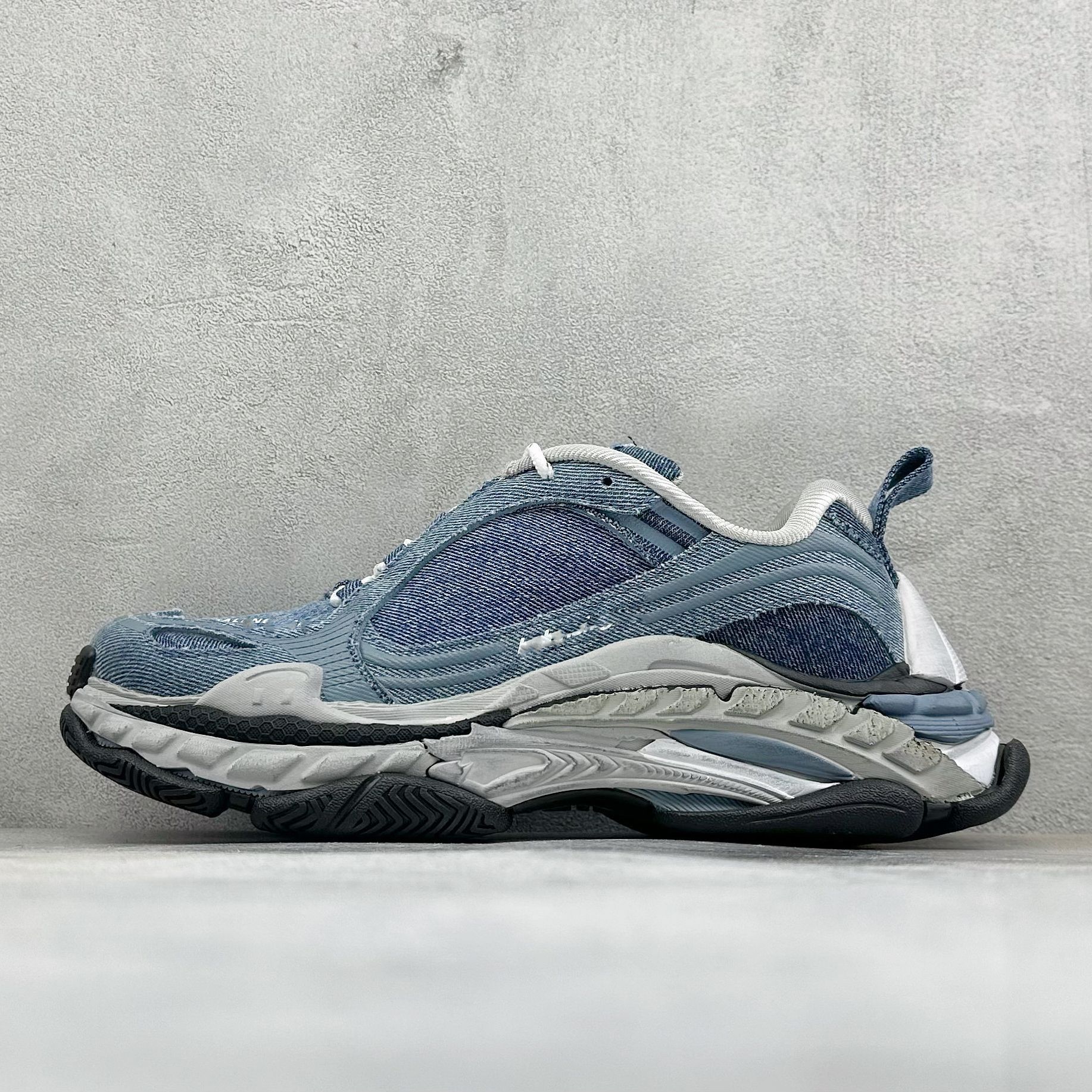 Triple S.2 denim dad shoes, Paris 24, distressed design, thick sole, height-increasing, casual shoes, unisex, trendy and versatile