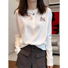 �H��춮aƷչʾ����-һ�����OӋ�а�ɫ�L��T��Ů�����ȴ�������