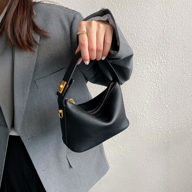 Cross-border Women's Bag Niche Design Lunch Box Bag Cloud Bag Simple Retro Handbag Crossbody Bag Soft Leather Small Square Bag