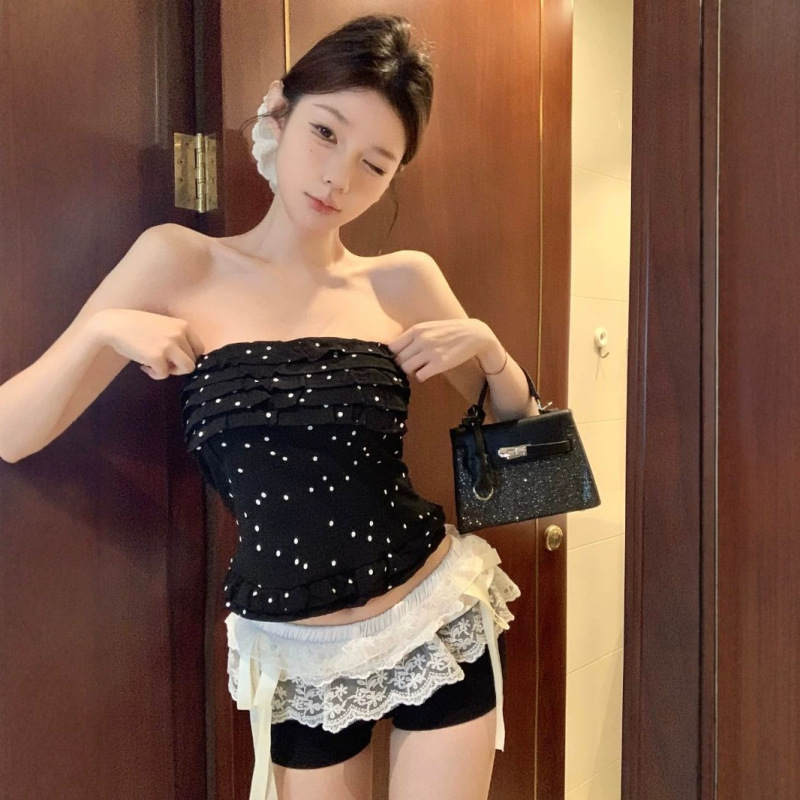 Designed with a Sense of Style, This Polka Dot Ruffled Strapless Tank Top with Chest Pads for Women Is a Summer Must-Have for a Pure, Sexy, Sweet, and Spicy Look. Short Trendy Top