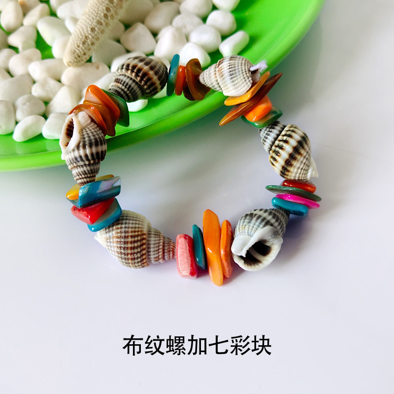 살구색 천 달팽이와 화려한 조각