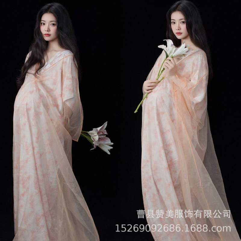 New Chinese-style retro and elegant pink dress for maternity photoshoots in a studio, creating a cool and atmospheric photo shoot New Chinese-style retro and elegant pink dress for maternity photoshoots in a studio, creating a cool and atmospheric photo shoot