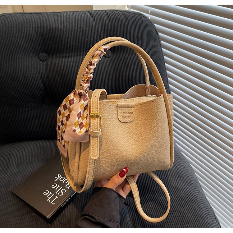 This year, the popular hand-held bucket bag for women in 2025 is a new, fashionable and simple single-shoulder small handbag that is versatile for commuting undefined