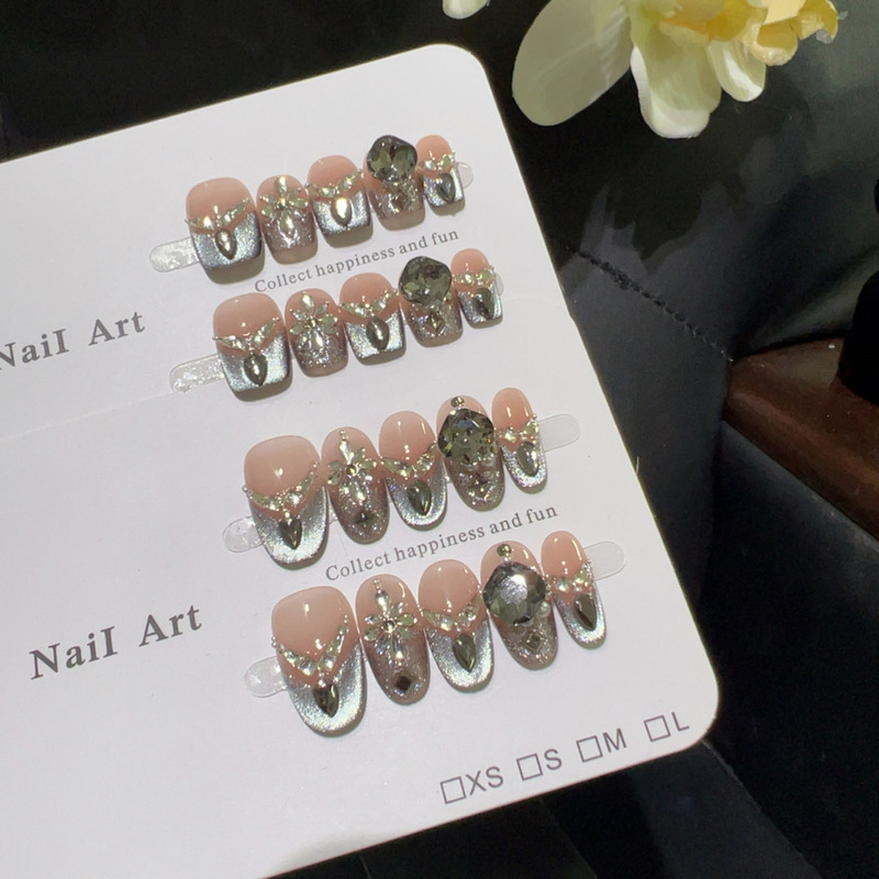 [Maleficent] Luxurious Sparkling Diamond Manicure Patches, Hand-Set Diamonds, Long-Lasting Whitening Sparkling Diamond Splicing Wearable Nails