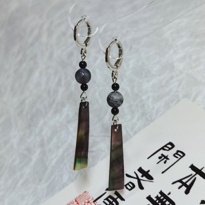 Anting-anting cangkang kupu-kupu hitam gaya Tiongkok baru warna-warni klip telinga perasaan tinta dingin anting-anting temperamen kelas tinggi niche