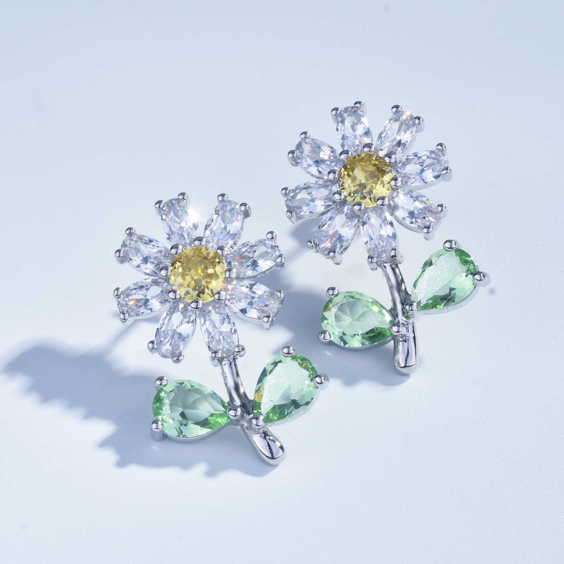 Super Flash High Carbon Diamond Small Daisy Small Flower Earrings Chrysanthemum Earrings display picture 17