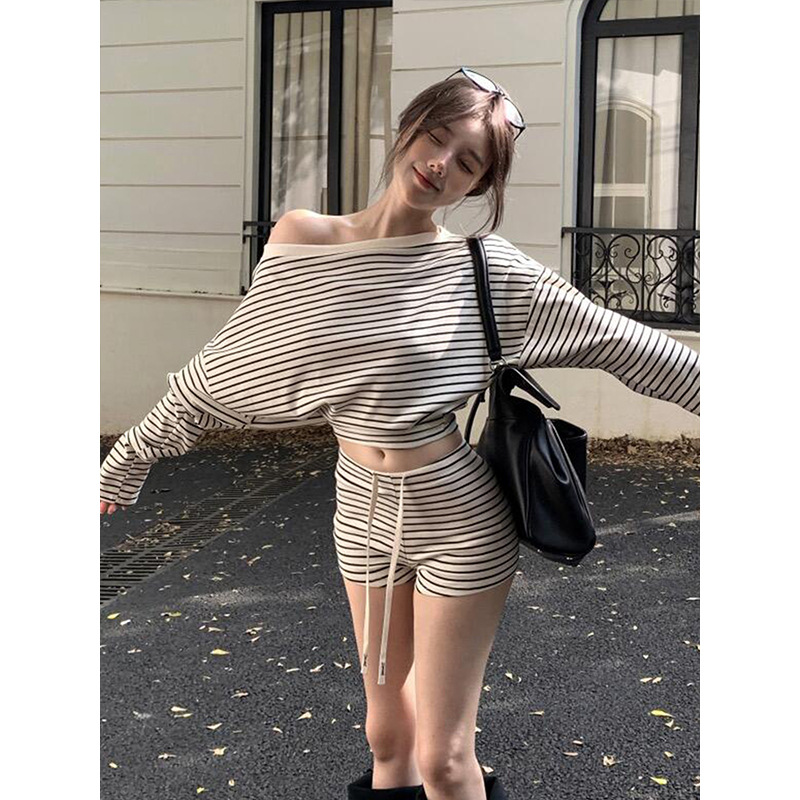Black And White Striped Korean Style Sweet And Spicy Sexy Off Shoulder Long Sleeved Pajamas Women's Spring And Summer New Shorts Loungewear Set_voghion.com