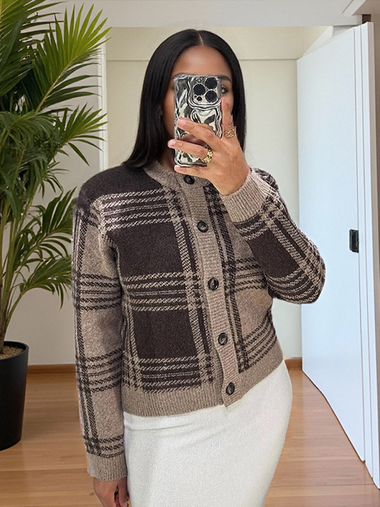 Suéter de estilo retro de una sola fila de hebilla a cuadrillas para mujeres 2025, nuevo estilo de otoño e invierno transfronterizo europeo
