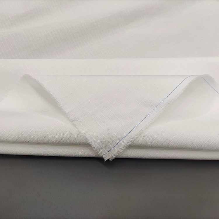 Nuevo pequeño diseño cuadrado TC teñido algodón poliestán blanco tejido tela plana