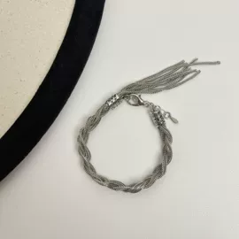 戒指;项链;耳钉