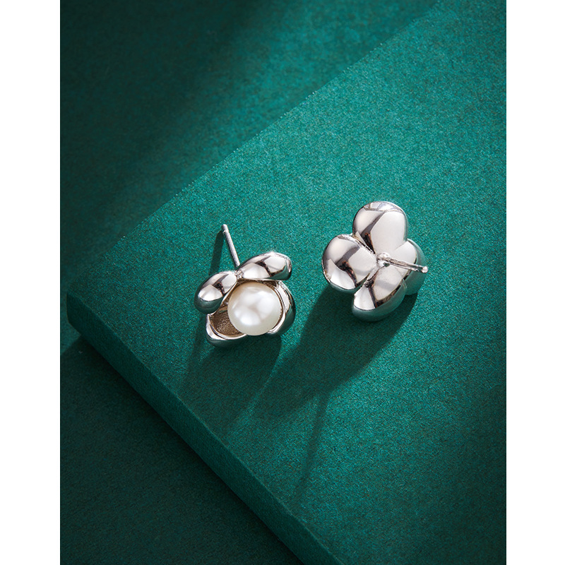 Temperamento flor perla pendientes de plata esterlina 925 ligera nicho de lujo diseño de alto nivel estilo retrógrado francés pendientes de perlas