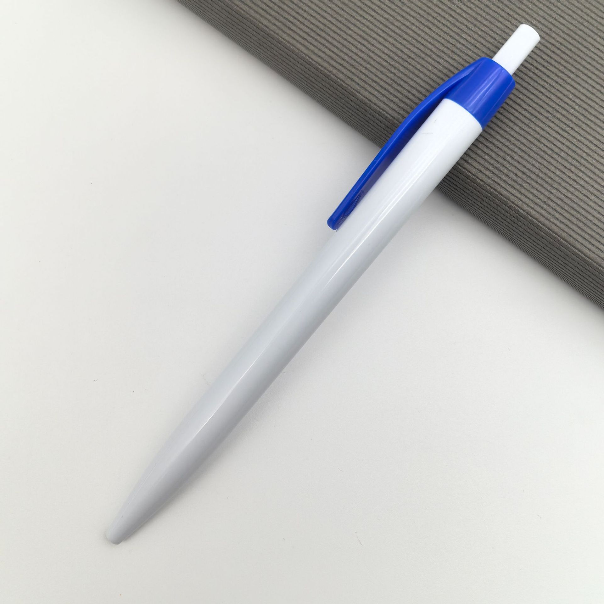 Bolígrafo publicitario personalizado bolígrafo publicitario blanco bolígrafo de plástico simple bolígrafo de plástico bolígrafo de hotel de oficina bolígrafo de plástico