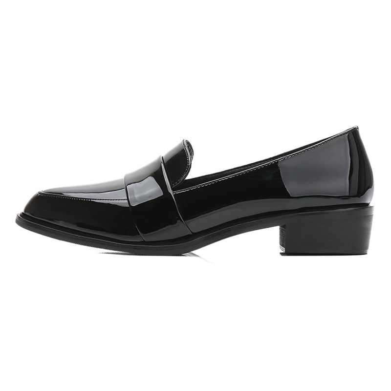 Loafers for Women with Wide Feet 2026 Summer Pointed-Toe Leather Shoes British Style Slip-On Soft-Soled Large Size Black Work Shoes