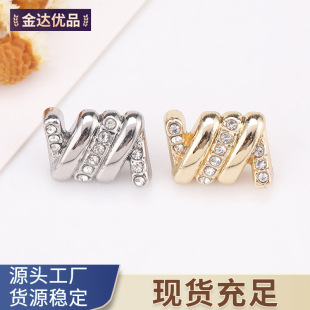 ����������r������С���L�����·��L������ë��ᘿ����Ӽ~��