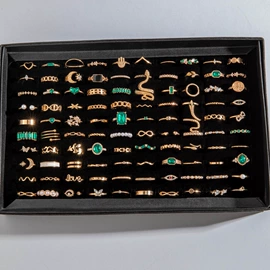 项链;戒指;耳环