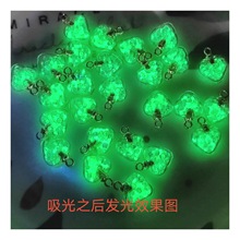 创意玻璃爱心彩色夜光玻璃吊坠DIY饰品配件工厂批发手链精美