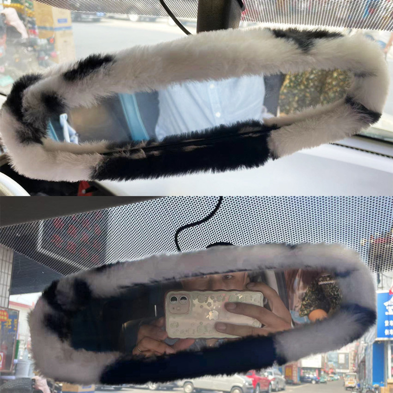 Cubierta del espejo retrovisor del coche Amazon transfronterizo hembra vaca de dibujos animados lindo creativo imitación de piel de conejo felpa cubierta del reflector image 4