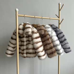 2025 New Winter Kidsren's Imitation Fur Fox Fur Fur Stripesd Lapel Outwear for Boys and Girls Cotton Outwear