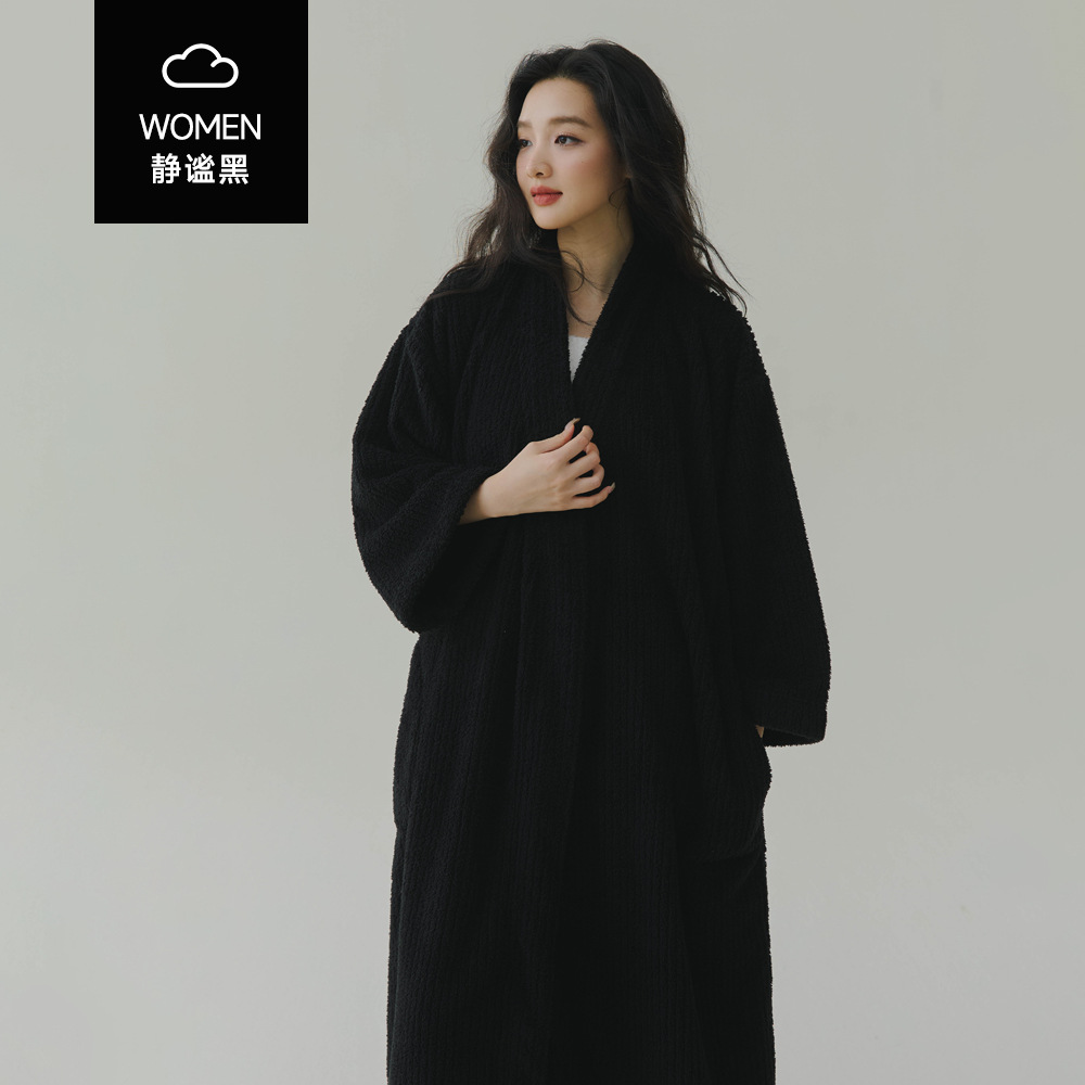 Quiet black nightgown for women