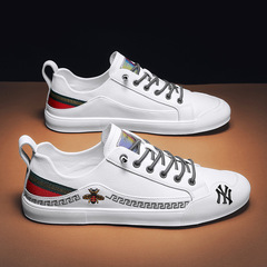 European spring and summer lazy driving shoes, fashionable casual sneakers, genuine leather trendy men's shoes, versatile white shoes for young men