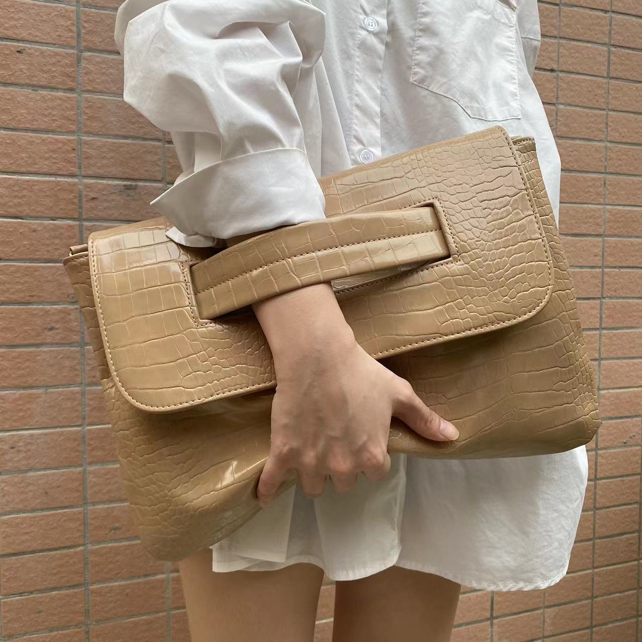 337g Weight Polyester Lining Material Flip Cover Closure Type Single Shoulder Strap Strap Type Envelope Bag Bags Type Casual, Daily, Shopping Occasion Pu Leather Material Solid Color Pattern All Seasons Season Women's Gender Elegant, Streetwear Style Square Shape Large Size Women's Large Pu Leather Solid Color Elegant Streetwear Square Flip Cover Envelope Bag 9