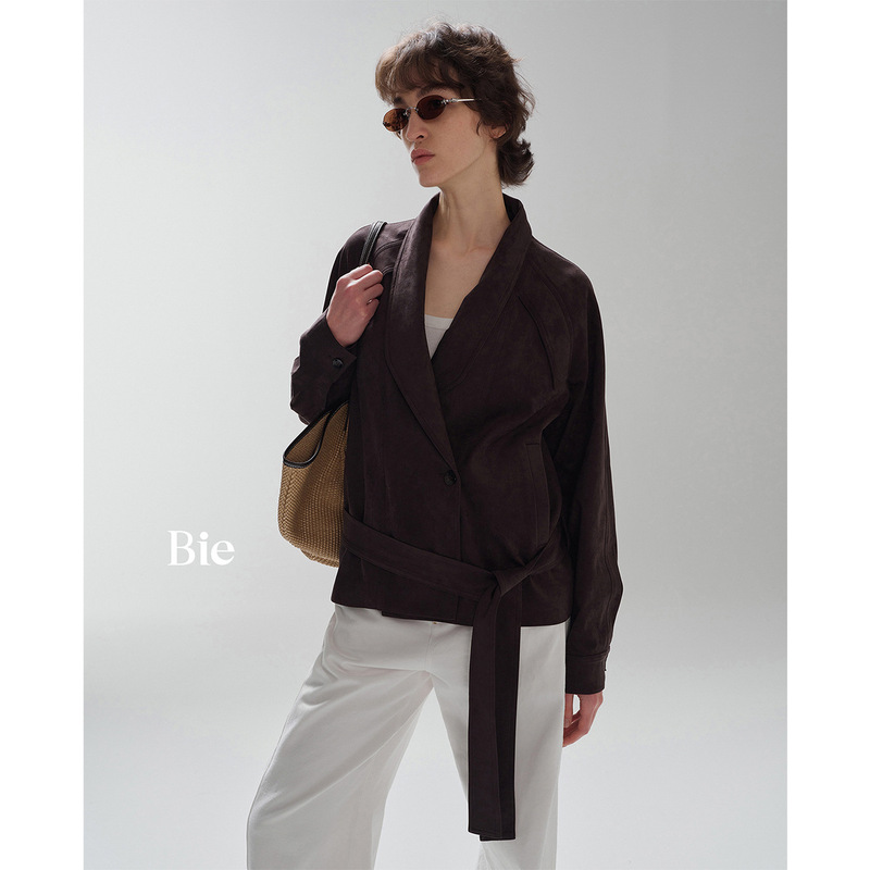 Bie Retro Suede Lapel Jacket for Women with a High-End Feel, Elegant Tie, Single Button, Loose Short Trench Coat Bie Retro Suede Lapel Jacket for Women with a High-End Feel, Elegant Tie, Single Button, Loose Short Trench Coat