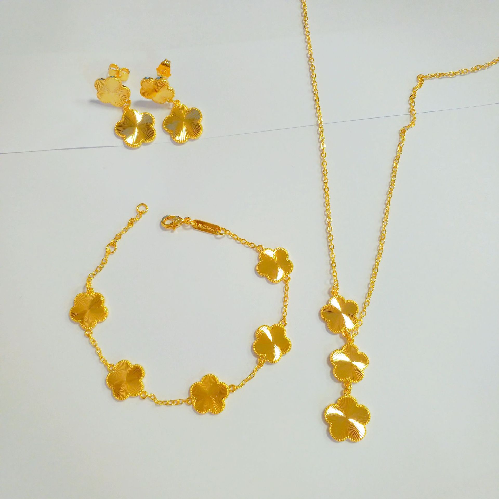 Brass Gold Plated Elegant Simple Style Flower Plating Bracelets Earrings Necklace display picture 2