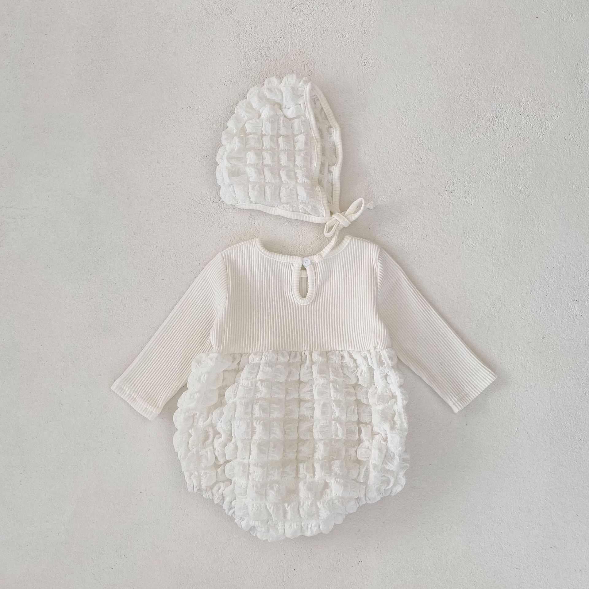 Tuta Ha Yi a maniche lunghe in garza a bolle per bambina autunno 2024, tuta da gattonare + set di 2 cappelli in regalo_voghion.com