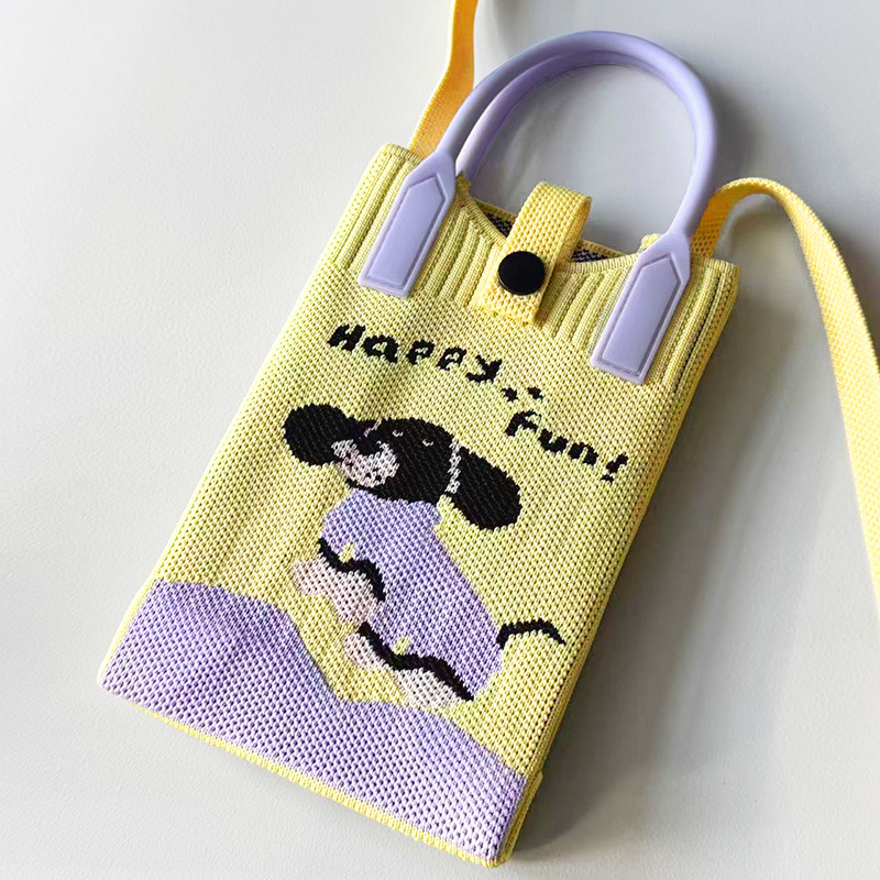 노란 달리는 강아지