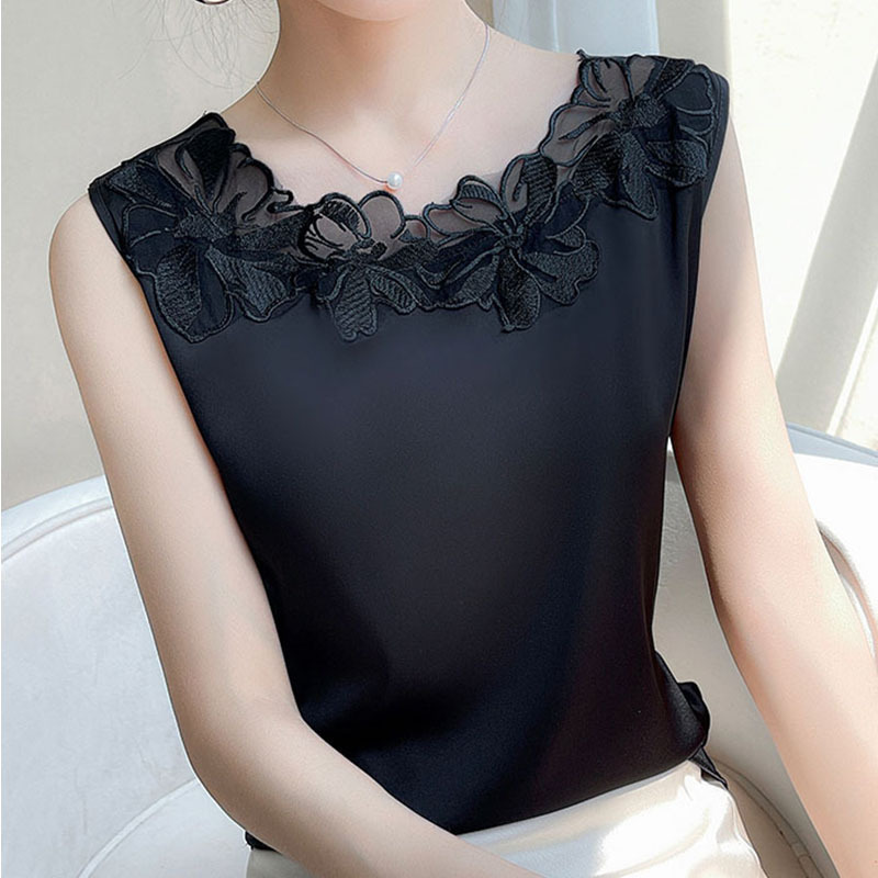 2026 Spring and Summer New Style V Neck Lace Satin Camisole with Design Lace Inner Layering Top for Women