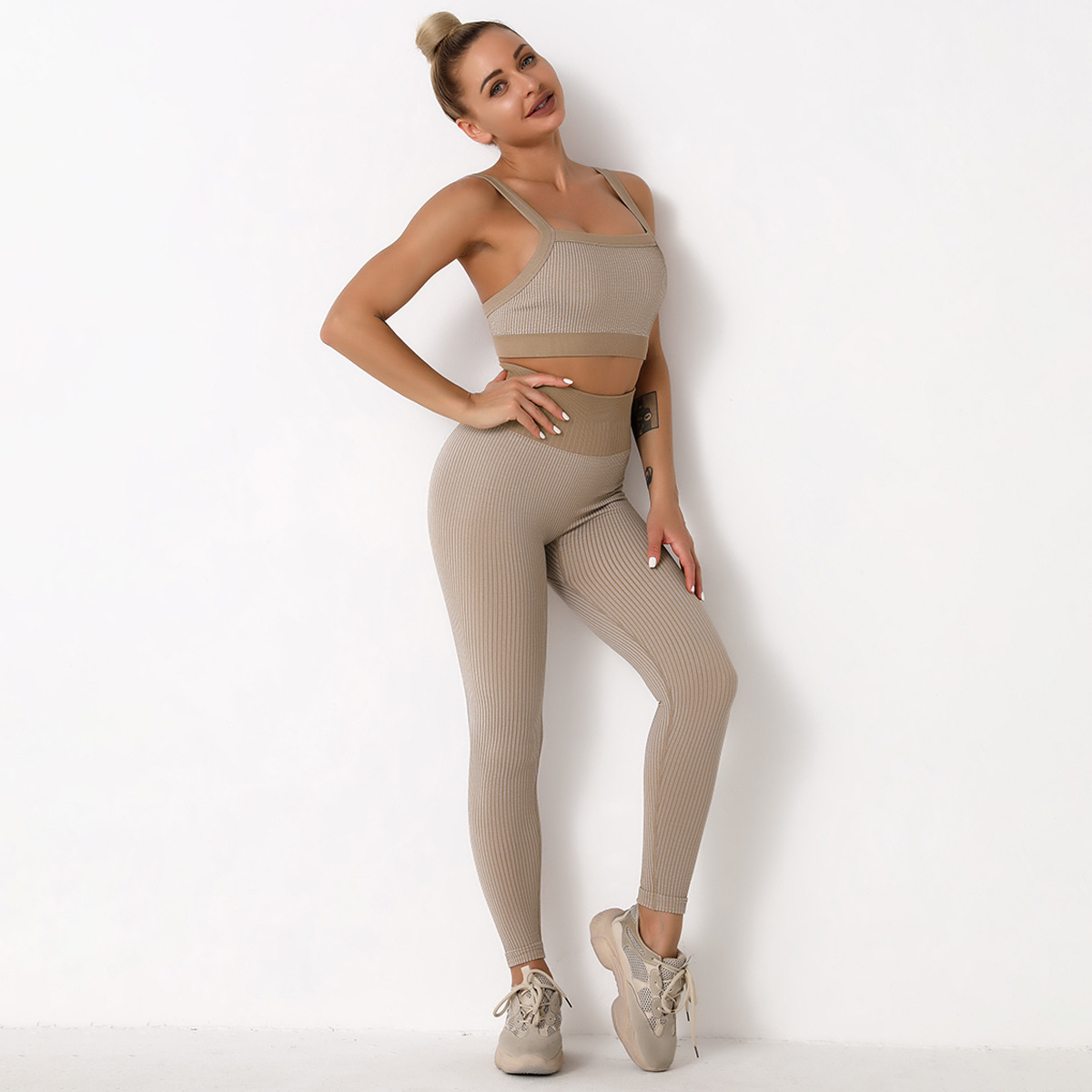 wholesale vendedor de ropa Nihaostyles a rayas a prueba de golpes belleza espalda sujetador pantalones yoga conjunto de deportes NSLX67219