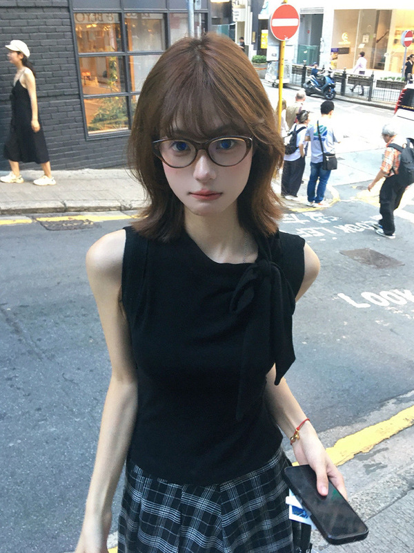 Black Sleeveless Vest for Women, Summer Style with Ribbon Ties, Slim Fit, French Style Elegant Top, Wholesale Black Sleeveless Vest for Women, Summer Style with Ribbon Ties, Slim Fit, French Style Elegant Top, Wholesale