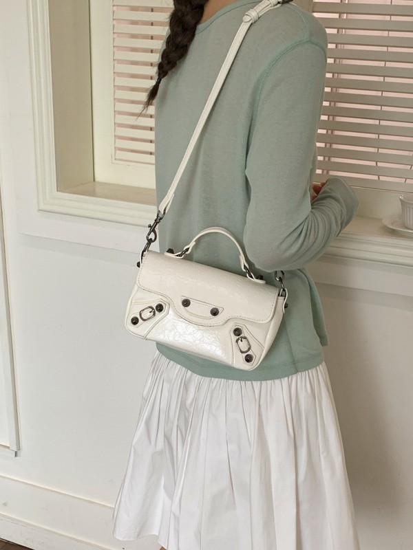 Nuevo cross-border portátil clavos locomotora bolso pequeño flip para mujeres cool brownies explosión de viento agrietado mochila de hombro