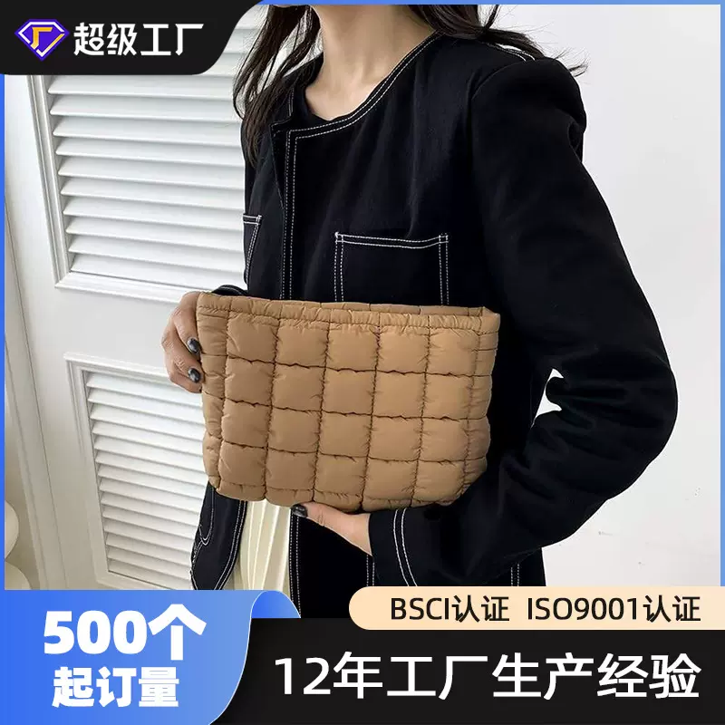 网红时尚褶皱化妆包定制新款百搭洋气小包包女韩版休闲包手拿包女