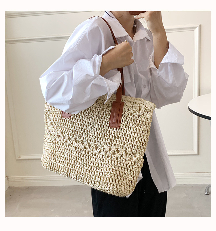 2022 New Fashion Large Capacity Straw Underarm Totes Bag display picture 4