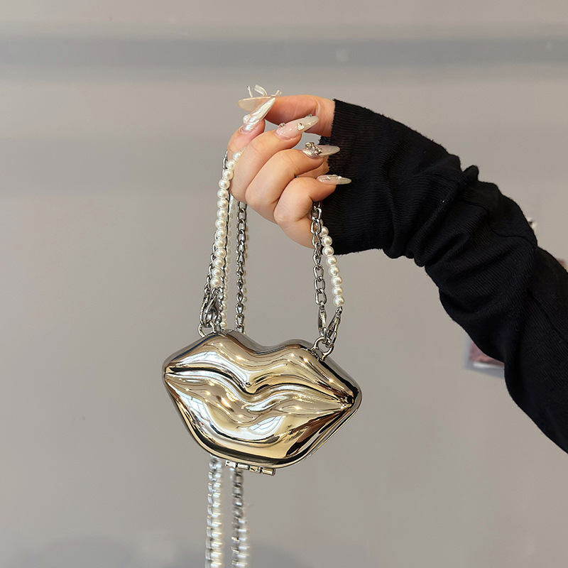 Linda fragancia pequeña personalidad labios metálicos mini cadena para mujer pequeña bolsa cuadrada 24 verano nuevo bolso de mensajero de un solo hombro