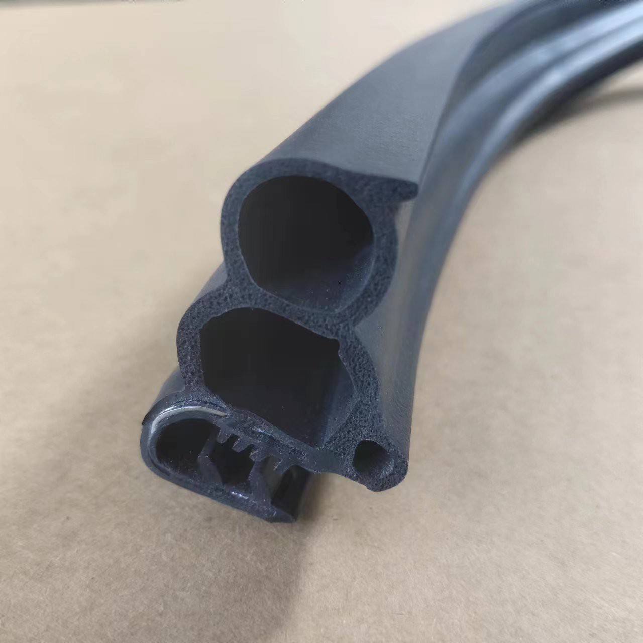 Double-layer Thickened Waterproof Rubber Strip U-shaped Groove Rubber Sealing Strip for Passenger Car and Truck Construction Machinery