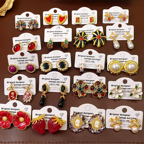 Vintage jewelry, medieval marked retro earrings, light luxury, high-end earrings, palace style jewelry, new wholesale