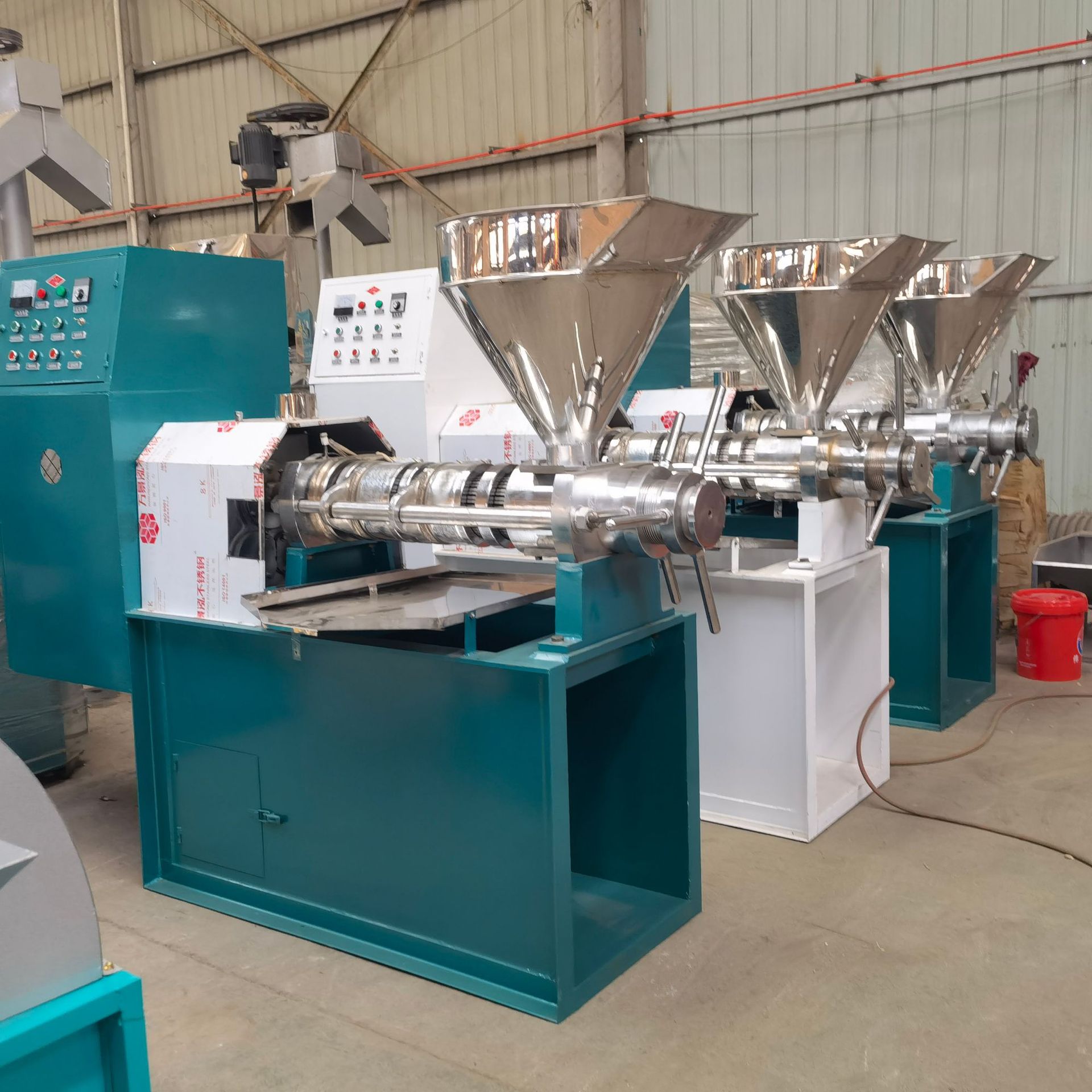 不锈钢花生炸油机全自动大型商用老油坊榨油机厂家直供螺旋榨油机